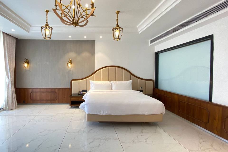 LUXURY ROOMS